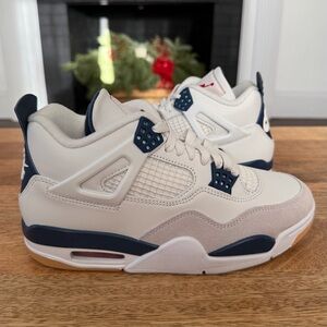 Size 4.5 - Nike SB x Air Jordan 4 Retro - (DR5415-100) - B-Grade